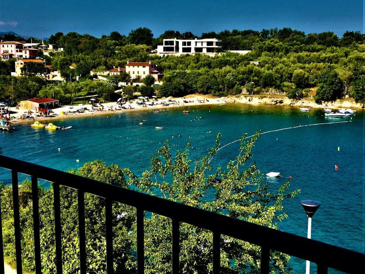 Villamar Beachfront Apartments With Free Private Parking Рабац Екстер'єр фото
