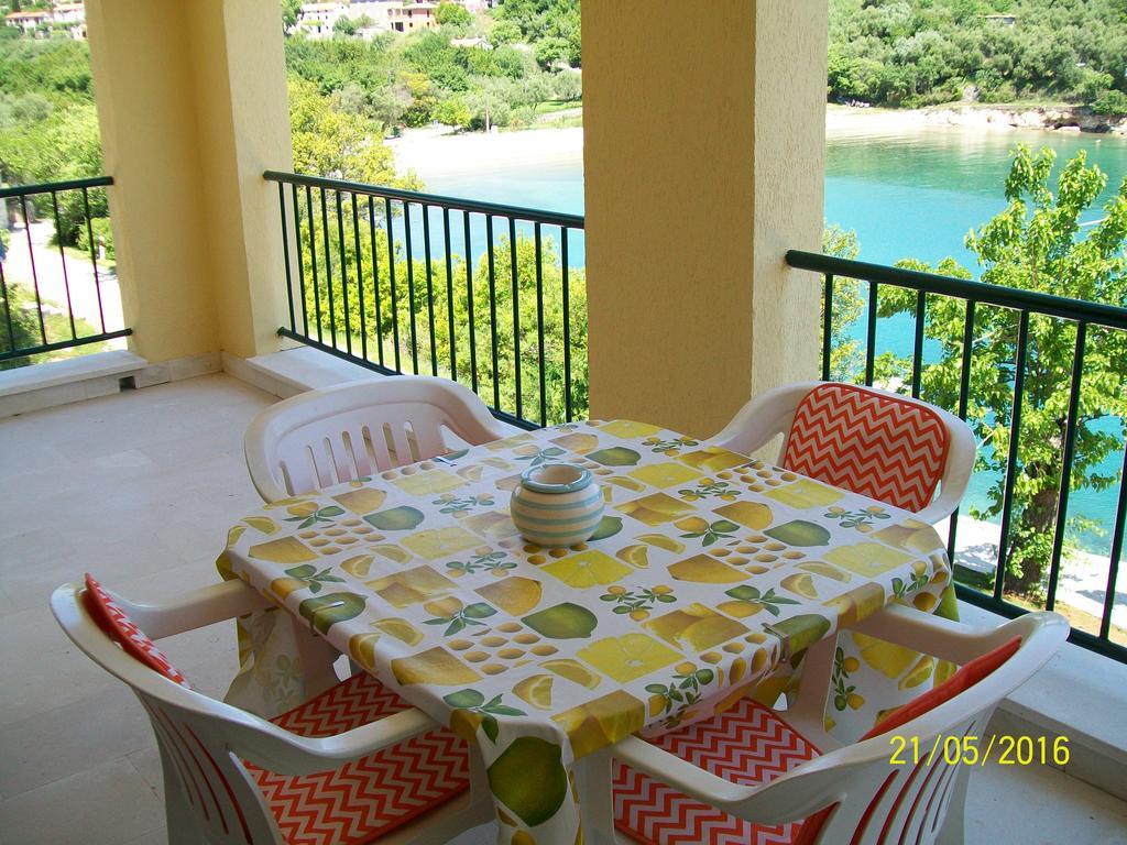 Villamar Beachfront Apartments With Free Private Parking Рабац Екстер'єр фото