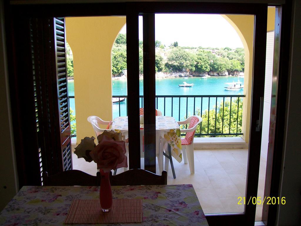 Villamar Beachfront Apartments With Free Private Parking Рабац Екстер'єр фото