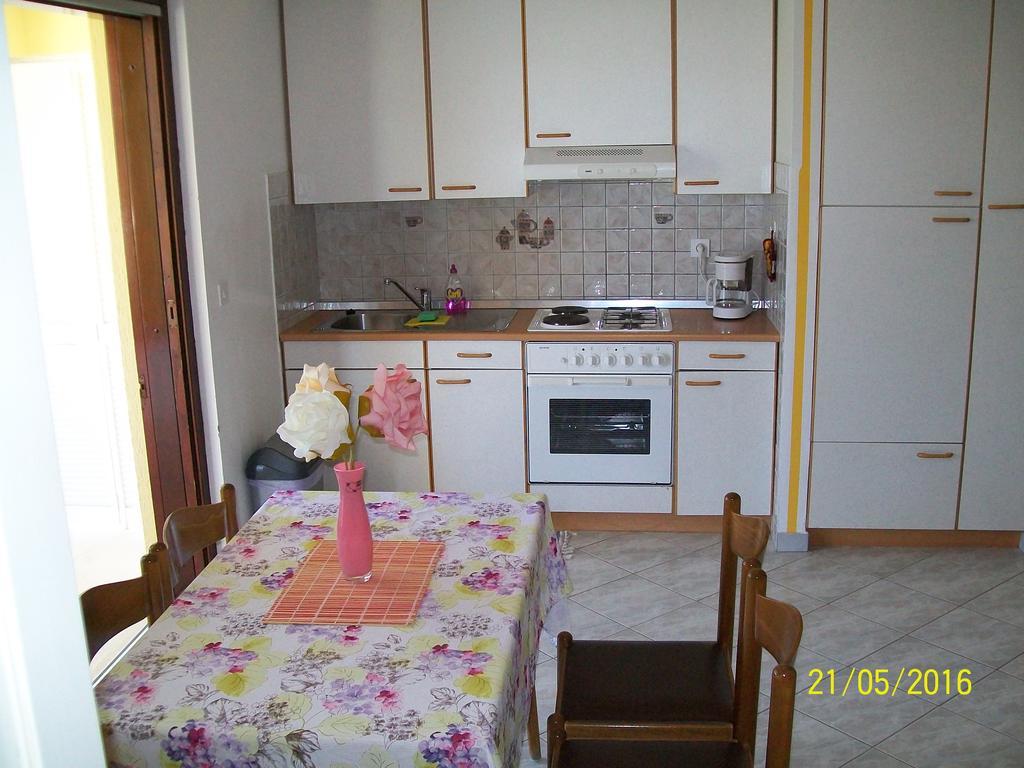 Villamar Beachfront Apartments With Free Private Parking Рабац Екстер'єр фото