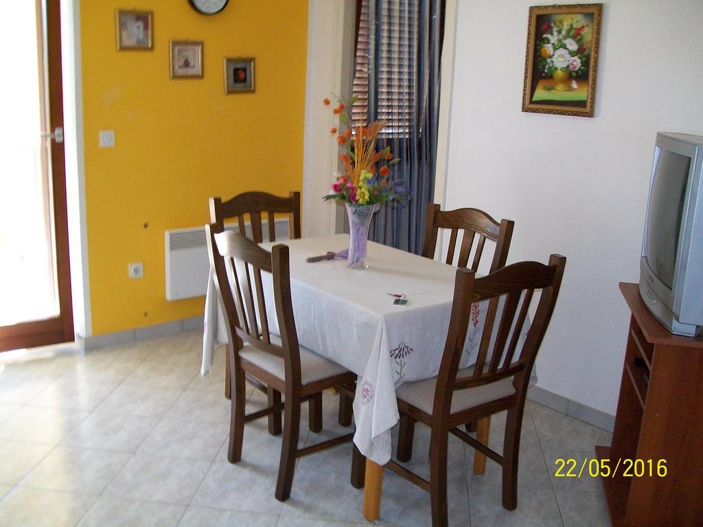 Villamar Beachfront Apartments With Free Private Parking Рабац Екстер'єр фото