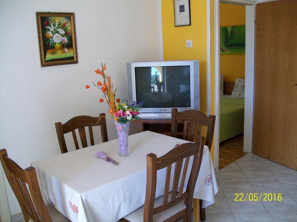Villamar Beachfront Apartments With Free Private Parking Рабац Екстер'єр фото